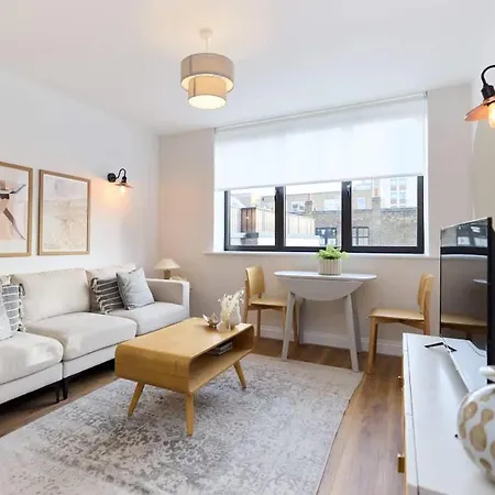 The Goodge Street Place - Bright 2Bdr Flat